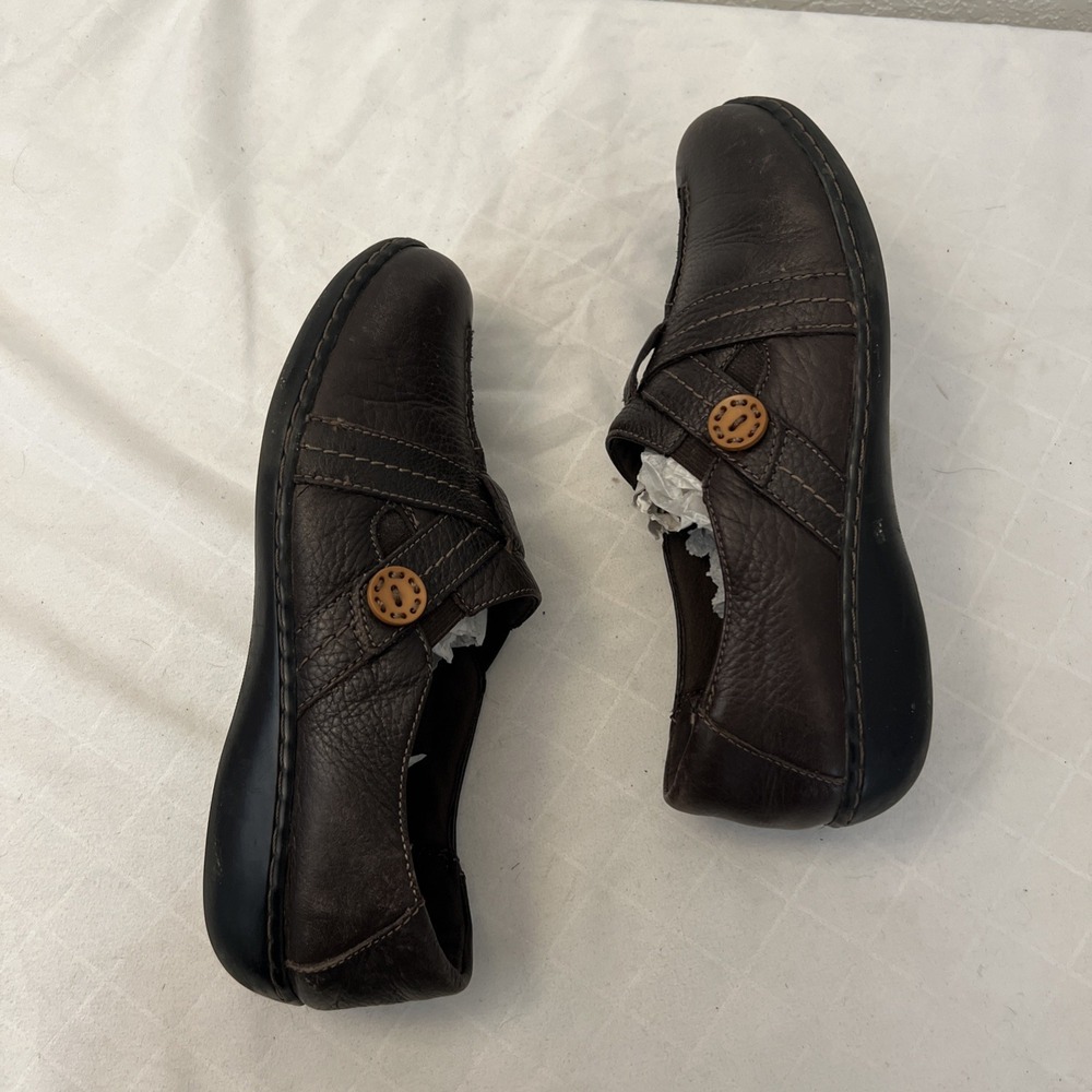 Clarks Womens Loafers Sz 9.5 Brown Leather Button Cora Poppy Comfort Slip On - Picture 2 of 8